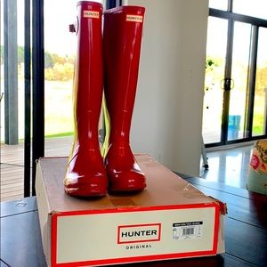 Military red Hunter boots!